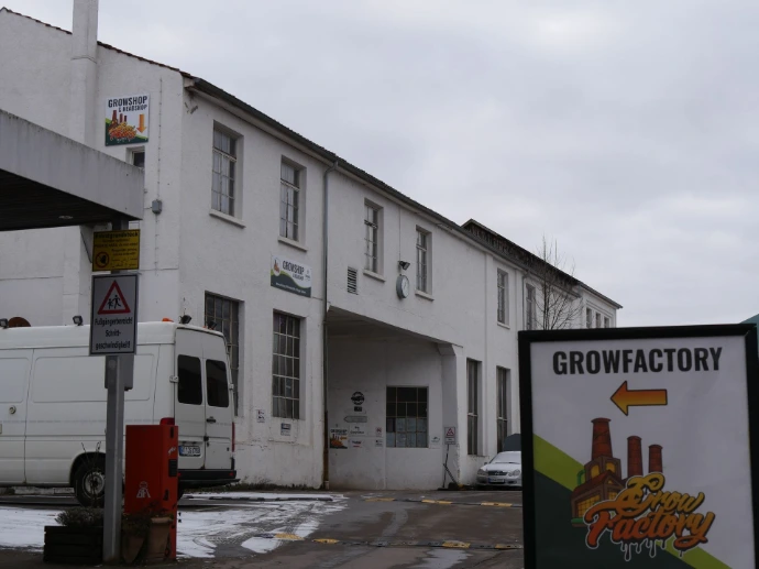 Laden Außenfassade Geländezugang